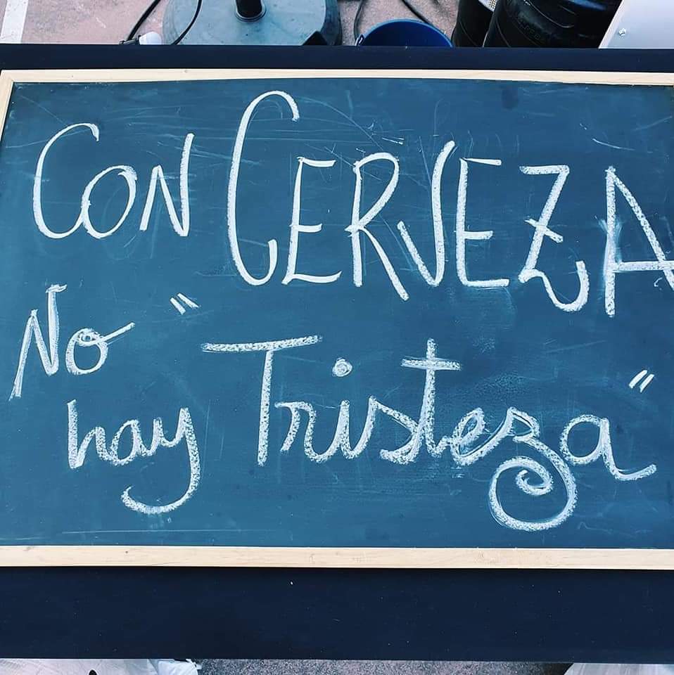 SaboresSevilla's tweet photo. Se va acercando el #finde y suben las temperaturas☀️☀️.
¿Qué tal si vamos haciendo nuestro pedido de #cerveza? 🍺🍺
Pincha aquí y descárgate listado  web de nuestras empresas con #VentaOnline
➡️➡️ https://t.co/W8zYeKgQWv
#SaboresProvinciaSevilla #Cervezas #TodoGastro #Cerveceros https://t.co/vFi8gkPrgT