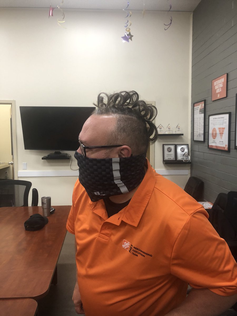 GSimenton's tweet image. Dave the spirit master is back at it. D33 MET spirit week crazy hair day @hd_2727. @ChristinaStortz @DEM33RGP @RoWilliams1 @JuanitaQ1