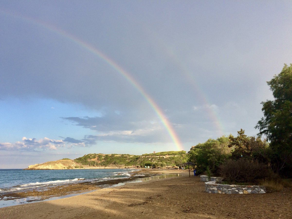 MarikesVoice's tweet photo. Lend a helping hand: This Sunday, May 24 at 6-8pm everyone is invited to help clean Marikes Beach in #Rafina. More info on 6937.073754 #keepmarikesclean #beachclean #ραφηνα https://t.co/uwPcM08zD3