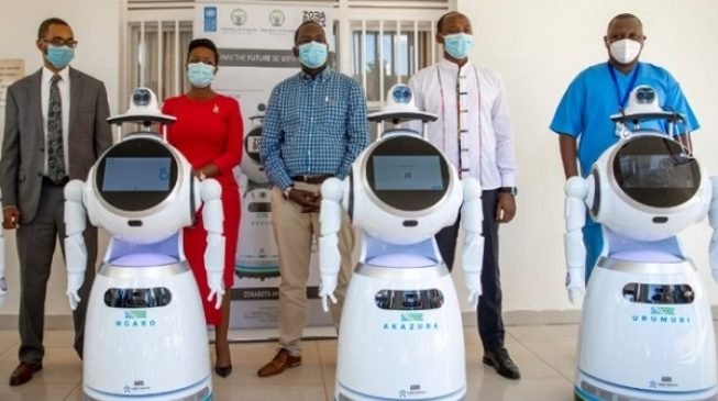 StunishNews's tweet image. Rwanda takes delivery of robots that can screen ‘150 people per minute.

Five humanoid robots have been delivered to Rwanda to assist in both patient screening and delivery of foods and drugs to those suffering from the respiratory disease caused by the coronavirus.

#Rewanda