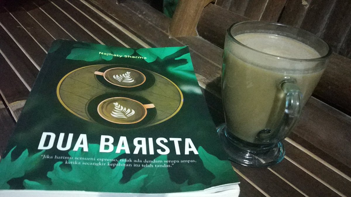 lariyantika's tweet photo. Avocado latte untuk menemani merampungkan baca novel ini.

#DuaBarista @najhaty https://t.co/9AKxF46nkp