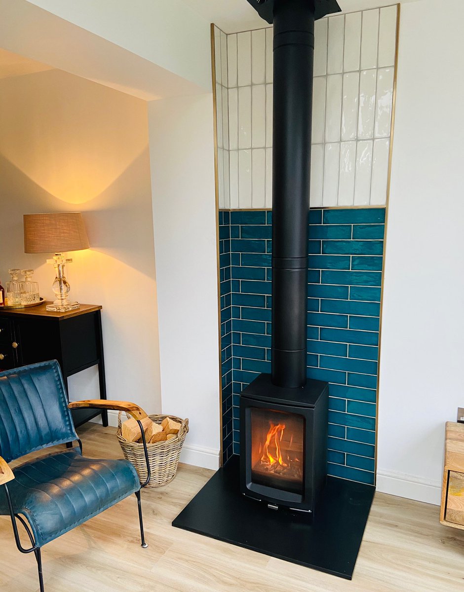 SuffolkTiling's tweet photo. Thoroughly enjoyed this tiling job prior to lockdown, recreating this elegant statement tiling from an image on the @toppstiles website at the clients request &amp; using heat resistant adhesive. #tiling #tiler #tiles #ceramic #ceramictiles #ceramictiler 
@ToppsTilesTrade https://t.co/OPtJY48Ggt
