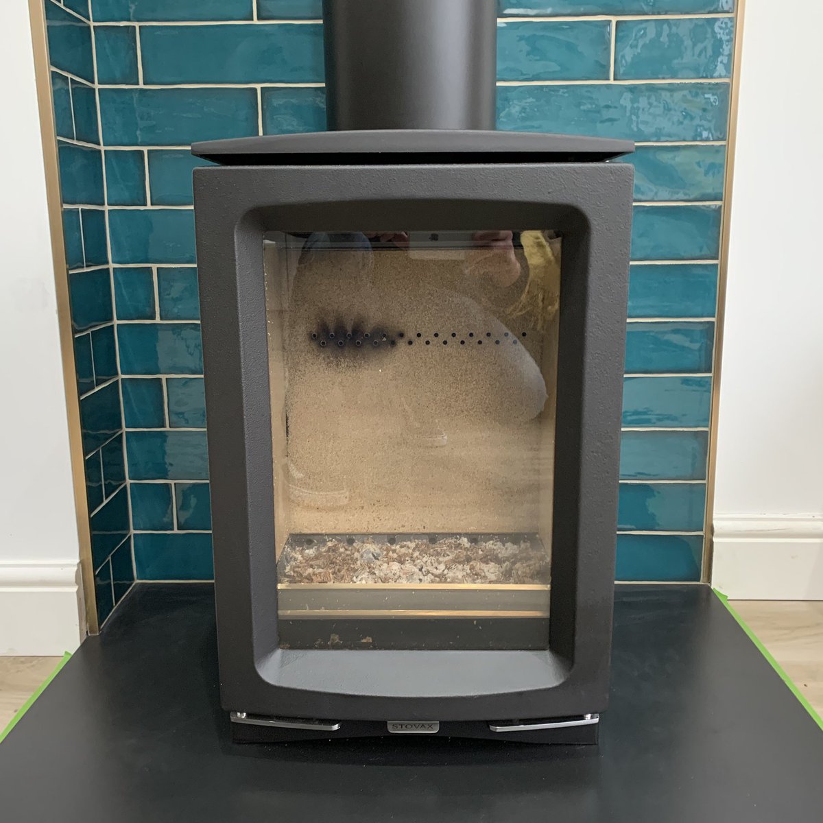 SuffolkTiling's tweet photo. Thoroughly enjoyed this tiling job prior to lockdown, recreating this elegant statement tiling from an image on the @toppstiles website at the clients request &amp; using heat resistant adhesive. #tiling #tiler #tiles #ceramic #ceramictiles #ceramictiler 
@ToppsTilesTrade https://t.co/OPtJY48Ggt