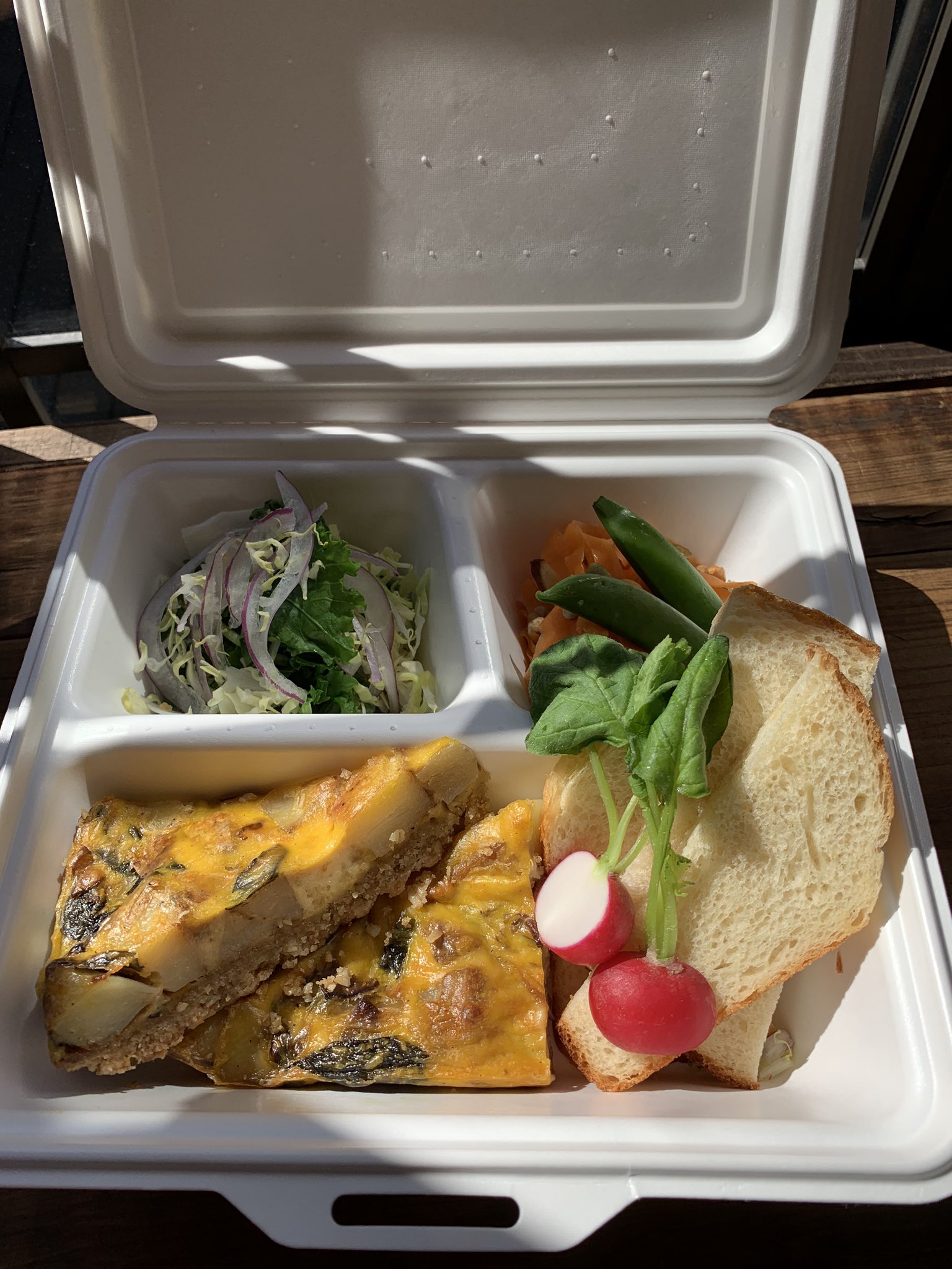 1110 Cafe Bakery 本日もtakeoutメニュー のご紹介です ごろごろ野菜が入った食べ応え抜群のキッシュです オーガニック カフェ ガーデン ベーカリー パン ランチ 川口 ファーマーズマーケット ヴィーガン テイクアウト ベジ 野菜 コンブチャ アレルギー