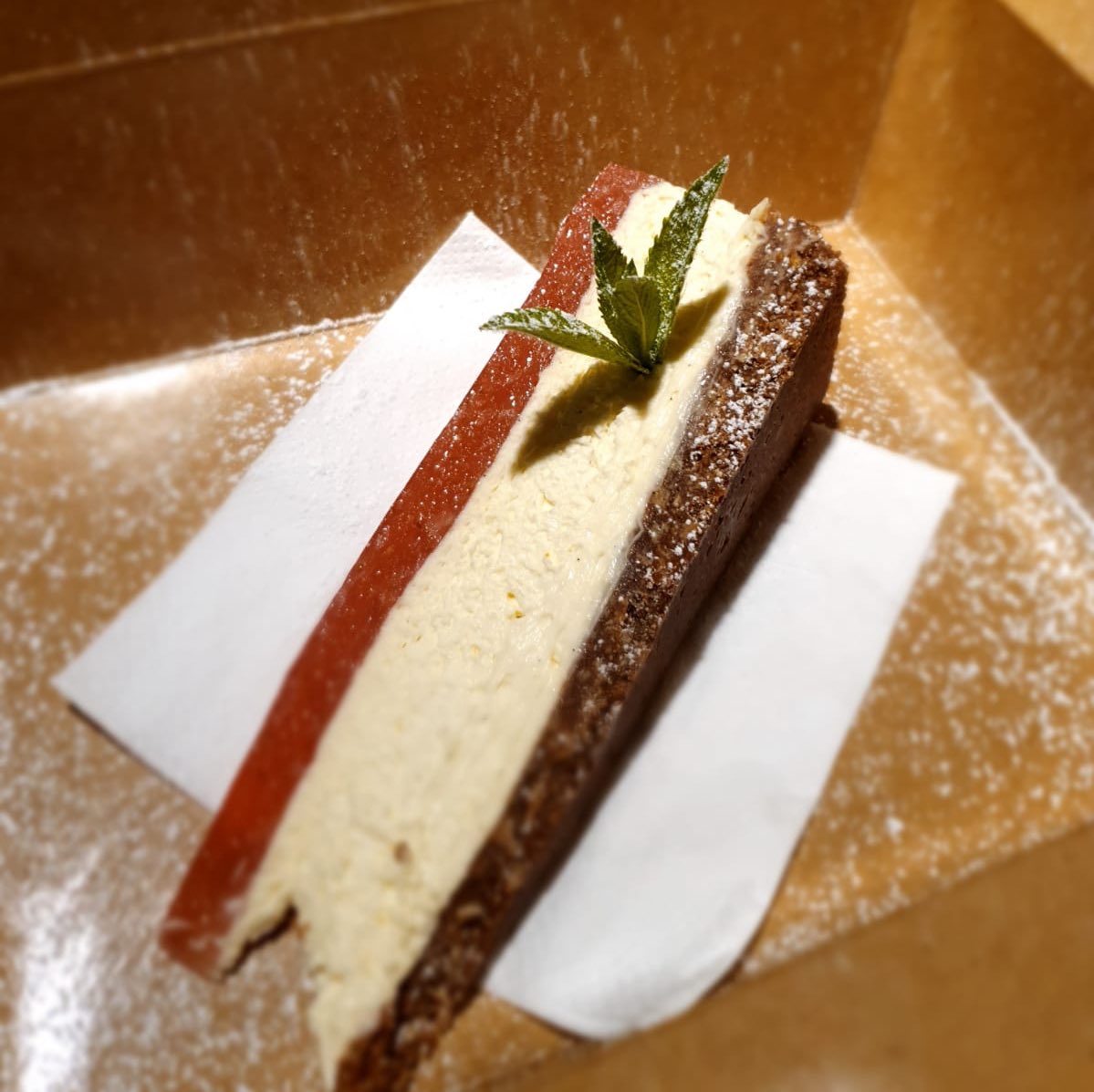 Craving something sweet? We’ve now got a delicious homemade Vanilla Cheesecake with a Strawberry Jelly topping on the menu ready and waiting to takeaway ❤️ Just £5 for a delicious slice! #TheAbingerHatch