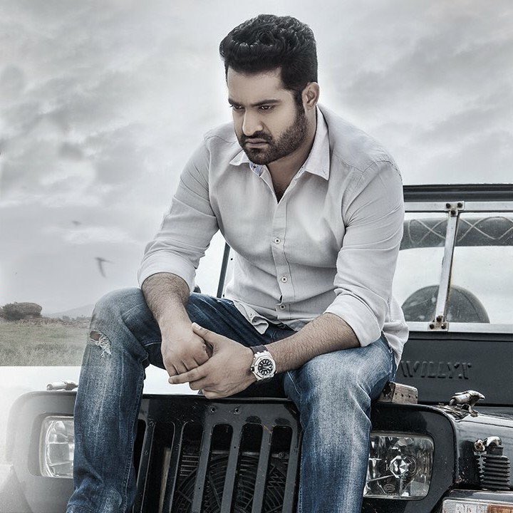 MSRoy9989's tweet photo. అందరి ప్రాణం ఒక్కడు కాగ... ఒక్కడి కోసం అందరు రాగ... మేమంతా నీ బలమై, నీ బలగమై ఉండగా అఖండ విజయాల సామ్రాజ్యానికి రాజాది రాజువి నీవేగా...  Jai NTR...!!!#HappyBirthdayNtr https://t.co/5UAzOU6b9G