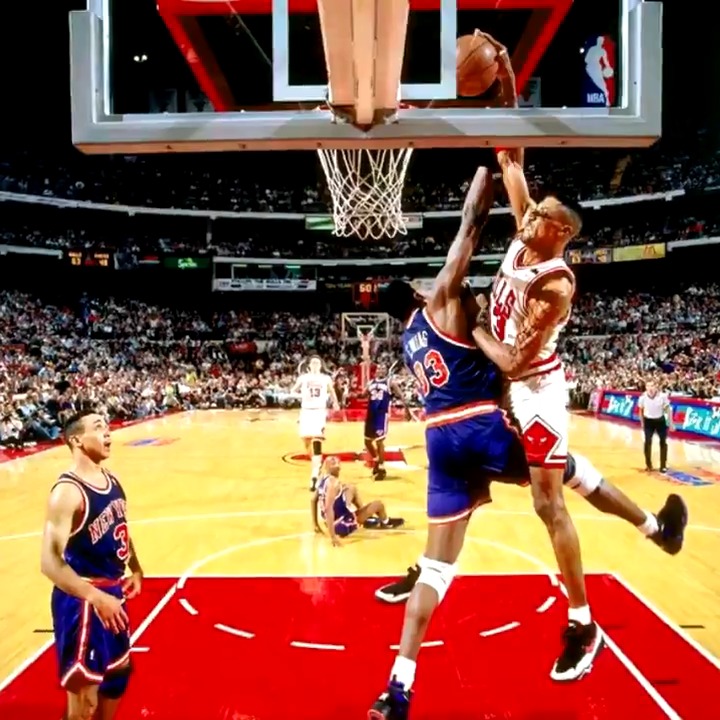Nba選手の心に響く言葉 1994年の今日は ピッペンがこれをやってユーイングがブチ切れた日 ポスタライズの相手はリーグ屈指の怪物ユーイング このワンプレーを見るだけで 彼が最強のfだということが分かりますね これはmjより凄いんじゃないかと思っ