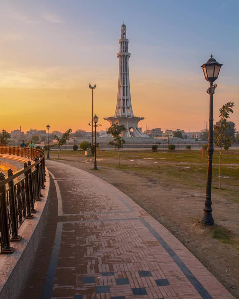 A Spectacular view of Minar-e-Pakistan

📸 Mr.hunzai

#lockdown2020 
#Pakistan
#Lahoreview