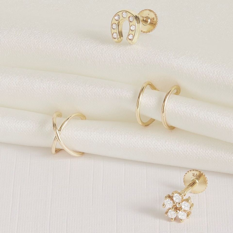 fraserhartuk's tweet image. From a petite sparkly horseshoe to cute ear cuffs, our Earring Stack Collection is all about delighting and surprising.

bit.ly/FH_Earring_Sta…

#SparkelWithFraserHart #EarStack #EarringStack