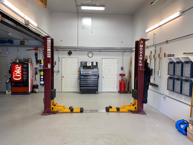 MohawkLifts1981's tweet photo. A happy Mohawk Lifts customer from Alaska sent us over some great photos of his new System 1A lift with in-floor lines.  

Want to know more? Call us at 1-800-833-2006 or message us, we are here to help!

#madeinusa #madeinamerica #liftsthatlastalifetime #mohawk https://t.co/JPSnXsjxOb