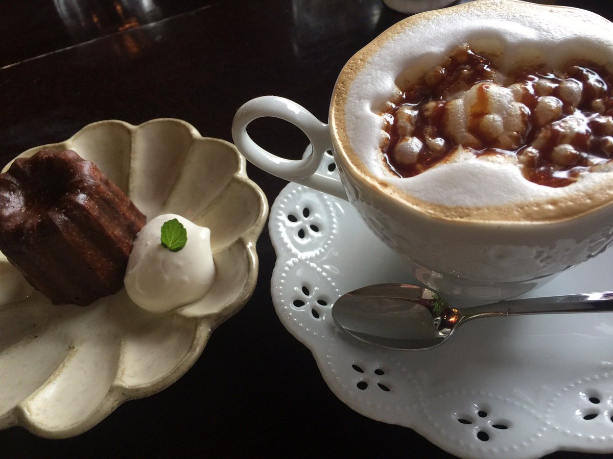 京都大学舞踏研究会 カフェ紹介 京都市役所近くの レトロな雰囲気が楽しめる カヌレ と言うお店です カヌレの特徴 外はカリカリ 中はしっとり をしっかり掴んでおり 間違い無しの美味しさです カヌレが好きな方も 食べたことがない方も