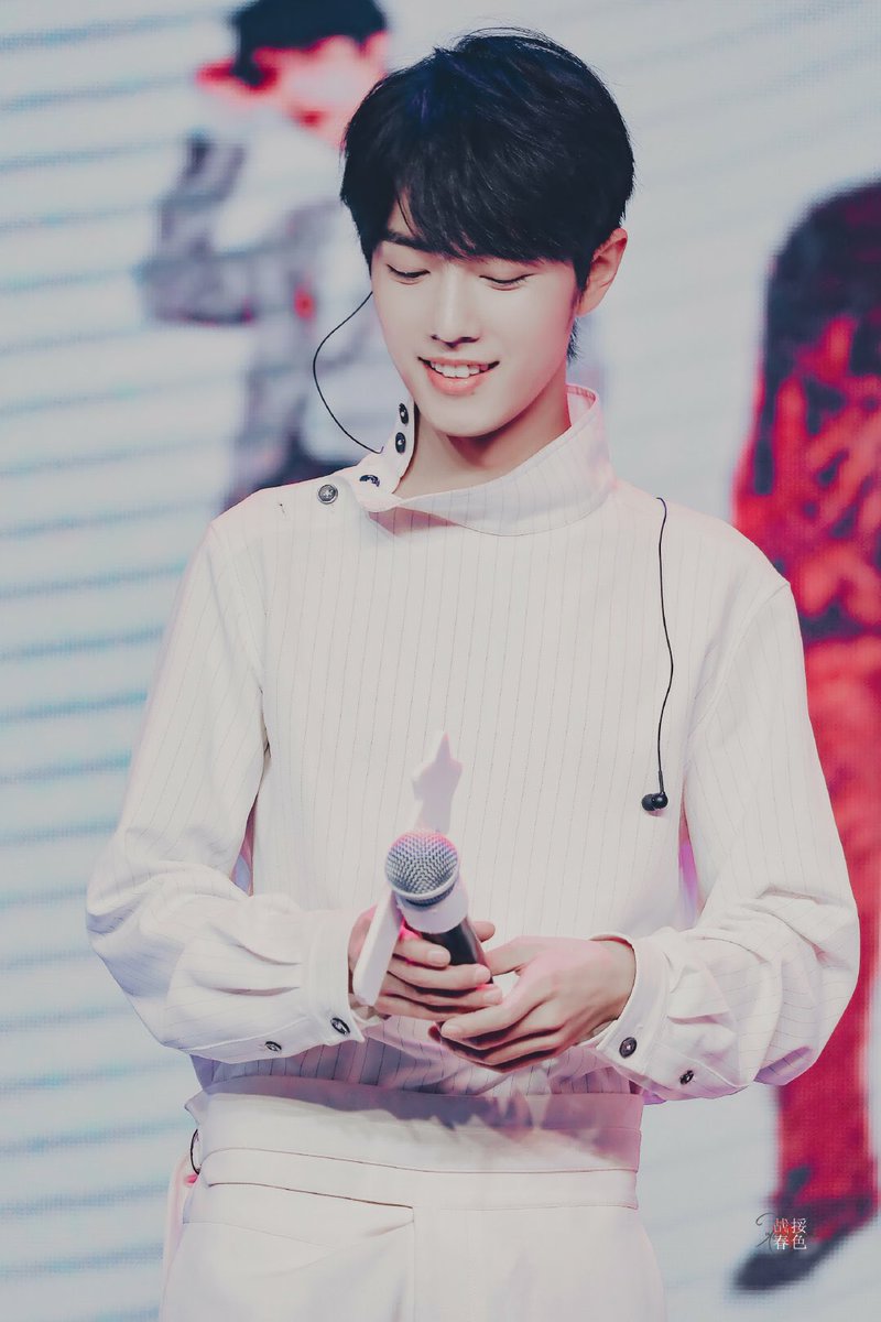 XiaoZhan1005_TH's tweet photo. [180520]  Concert 🎤🎼 (1)

_____
cr. 战挼春色·肖战
#XiaoZhan #เซียวจ้าน
#Xiaozhan520 💖❤️ https://t.co/YETeE4cWNh