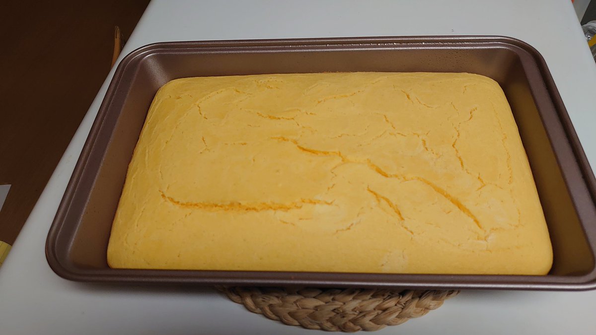 Ella_us19's tweet photo. Felt a hankering for cornbread. This is breakfast for a next few days. Nothing's inside. Will add goods at the table. I hope this food-related joy will help me sleep better tonight. It's tough to work with corn grits as opposed to cornmeal. #southerncornbread https://t.co/Iektk72He5