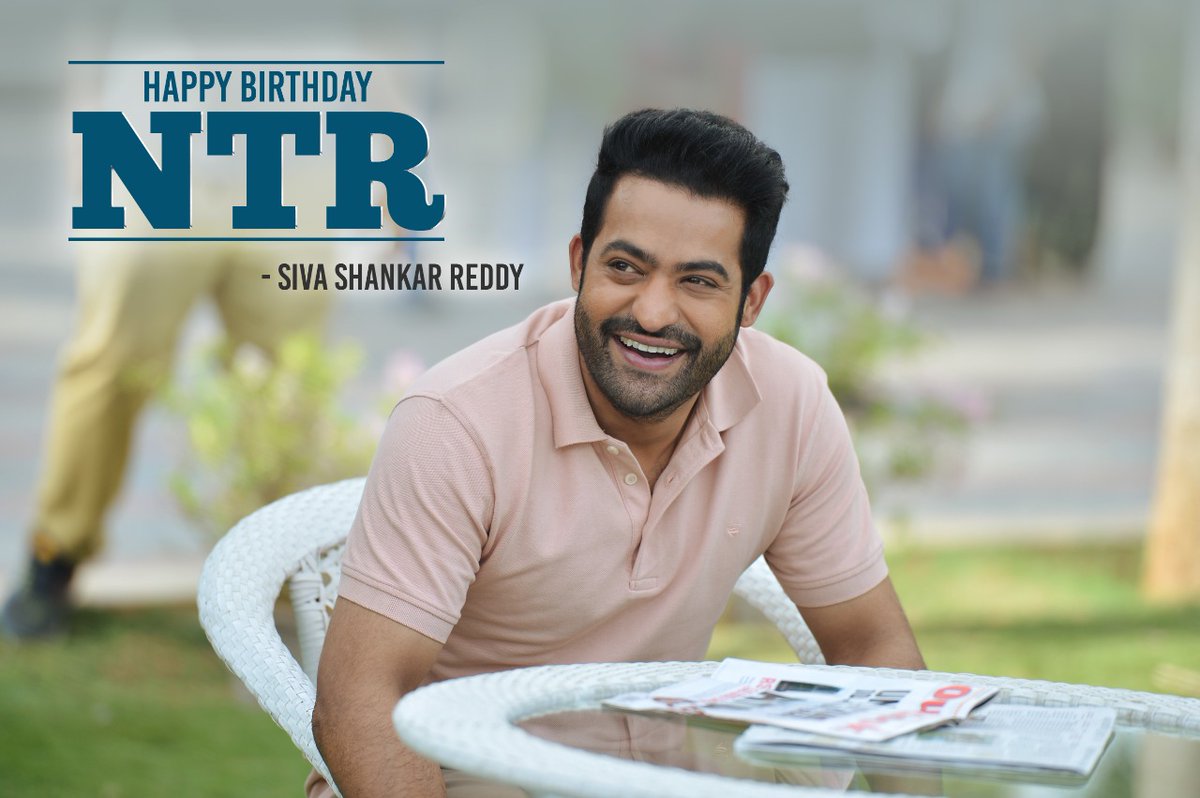 sankar485's tweet photo. Happy Birthday to the first, the only and probably the last Mass hero of our time.
Been your fan almost my entire life, love you 
@tarak9999 Annaya.😍🎉😍
 
I strongly feel your reign is about to begin. 
#HappyBirthdayNTR 💐🎉😍 https://t.co/S3eb2Ke9mS