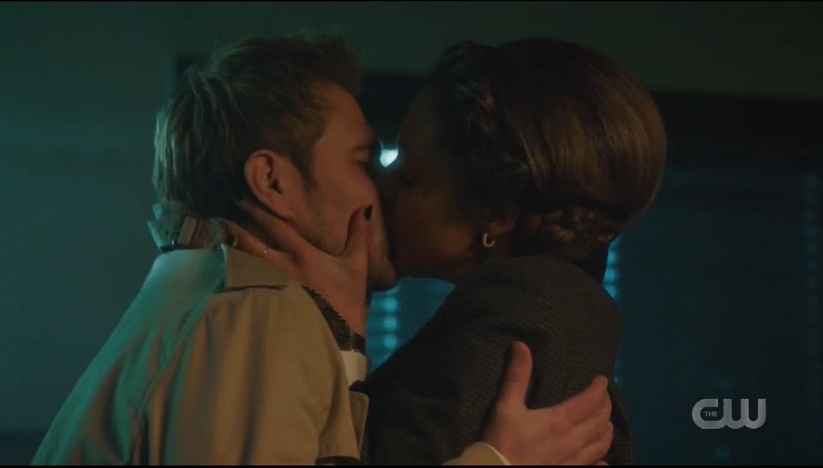 KimMerville's tweet photo. "The KISS" 👩‍❤️‍💋‍👨

Finally!! It About Bloody Time!!!  
#Constantine &amp; #Zari   #ConstanZari
#LegendsOfTomorrow 

@MattRyanReal @TalaAshe https://t.co/eJcKATpjCW