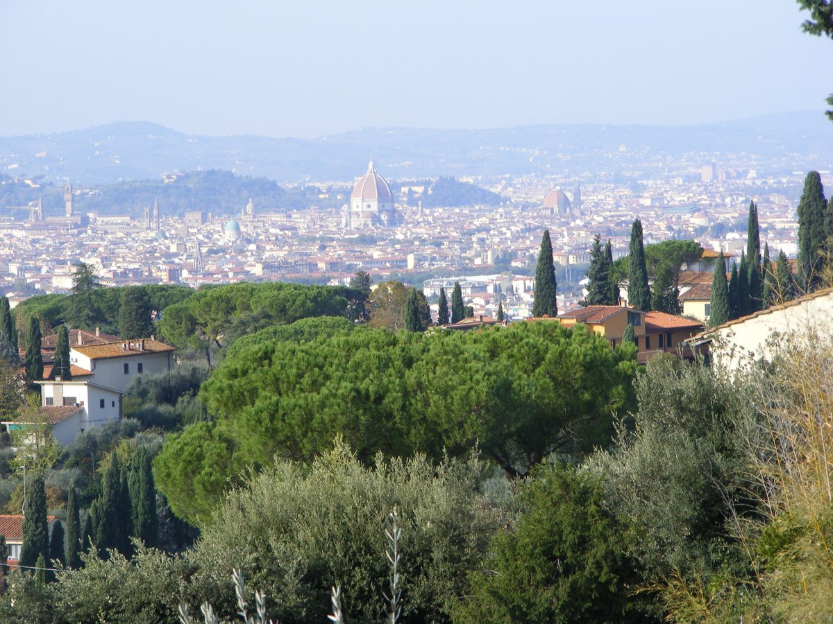 feelflorenceoff's tweet photo. Fancy a walk among famous villas that were a haven for writers and artists, woods of holm-oaks and cypresses, fresh streams and Italian style gardens? We are northeast of #Florence, just outside the city: around the village of #Settignano the valley of the Mensola river. https://t.co/L0WFTiJLbA