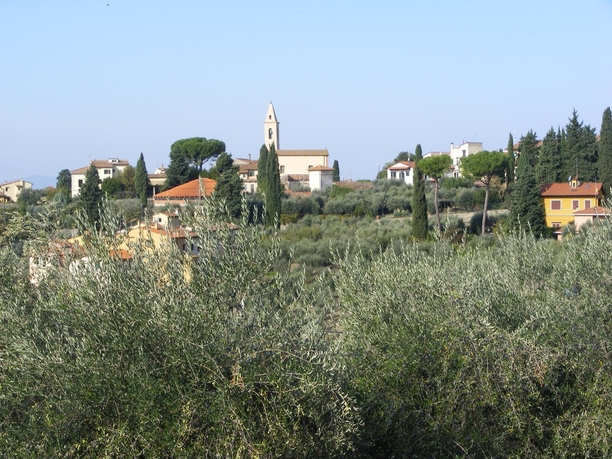 feelflorenceoff's tweet photo. Fancy a walk among famous villas that were a haven for writers and artists, woods of holm-oaks and cypresses, fresh streams and Italian style gardens? We are northeast of #Florence, just outside the city: around the village of #Settignano the valley of the Mensola river. https://t.co/L0WFTiJLbA