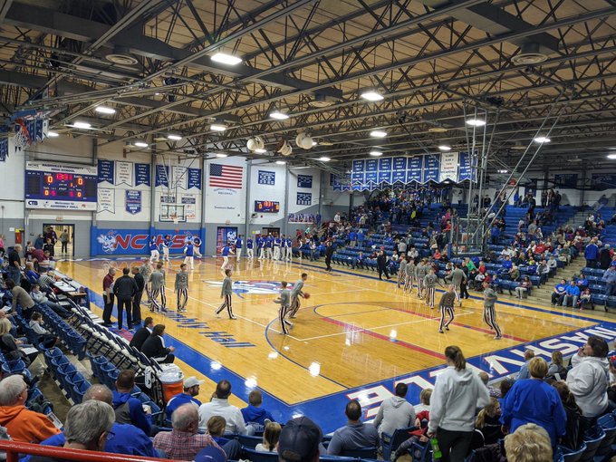 hslogoscom's tweet photo. #IllinoisGymShowdown 
Round 4
Bracket G

122. Nashville Hornets @NCHSAthleticsAD 
🆚
58. Bushnell-Prairie City Spartans @bpcschools 

VOTE BELOW https://t.co/s5c7X5tRxg