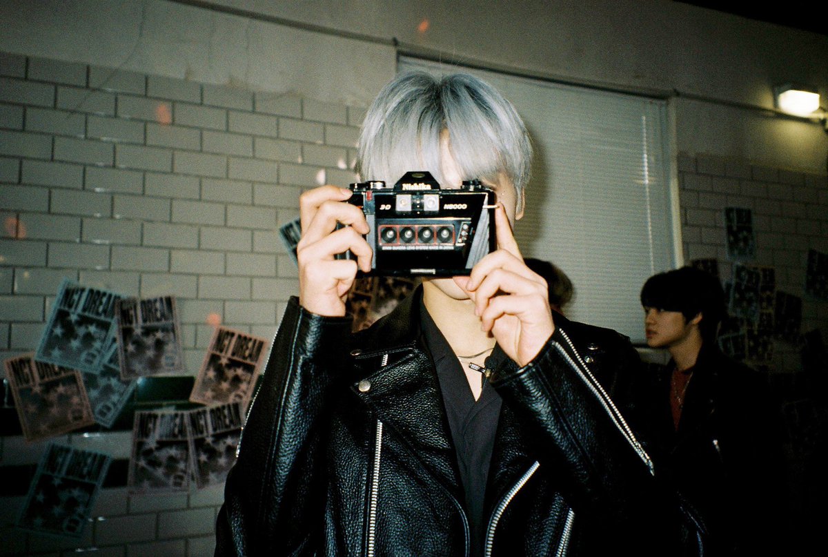 : Nishika N8000 (on Jaemin’s hand): Kodak Portra 400/800Nishika N8000 is a 3D camera (moving photos/lenticular stuffs), for 1 photo/shutter it’d be generated into 4 half-frames. 36exp film can be used for 18 pics #NCT카메라  #재민  #JAEMIN  #NCTDREAM_Ridin  #NCTDREAM    #35mm