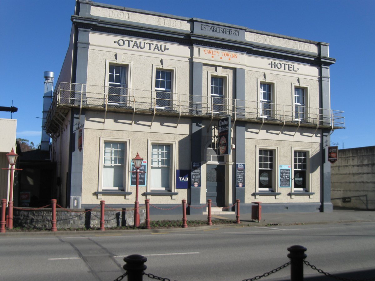 And yet another photodocumentary of Main Street scenes & businesses in Otautau, pre & post Covid: 1. The 2nd Otautau Hotel opened 1875, photographed during 1906 flood, CC 0; 2. The 3rd Otautau Hotel 1921, CC 0; 3. The 4th Otautau Hotel 1991, CC BY; 4. Otautau Hotel 13/5/20, CC BY