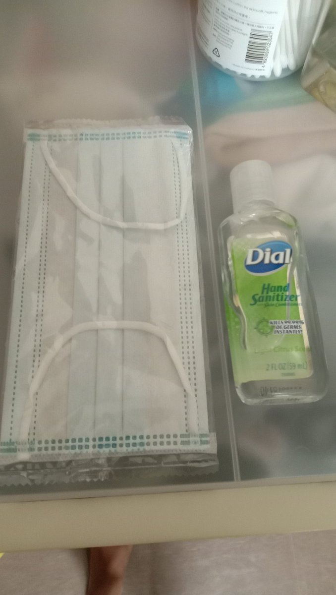 <a href="/jokowi/">Joko Widodo</a> Pak <a href="/jokowi/">Joko Widodo</a> tolong pemerintah membagikan masker yg asli anti virus dan bkn kain untk masyarakat indonesia.himbau ke masyarakat keluar rumah untk membawa dua barang dibawah ini.ini demi membaiknya indonesia 🙏. cara ini yg membuat hongkong berhasil .