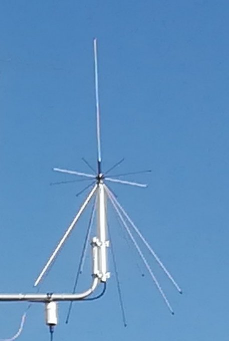 deoverwinning's tweet image. Receiving a lot of stations on my #Discone antenna on the #6m band #hamradio