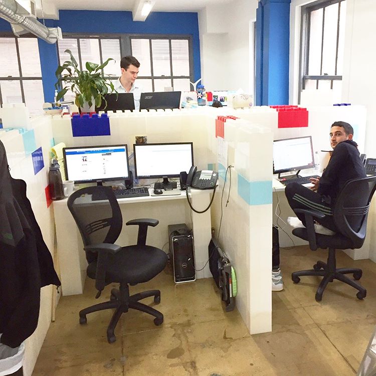 EverBlockFr's tweet photo. Quand le #télétravail est impossible, la solution c'est EVERBLOCK !
#everblock #everblockfr #everblockfrance #cloison #modulable #aubureau #CoronavirusFrance #Covid_19 #COVID19france https://t.co/2N0JBTsuNP