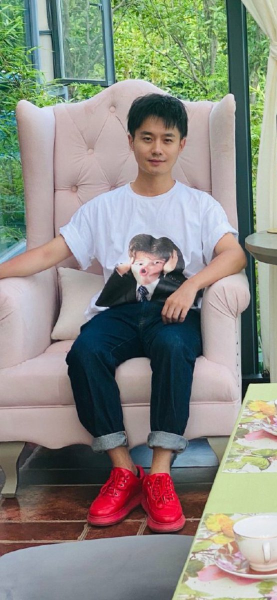 I love Yueyue's shirt  it's me at work 