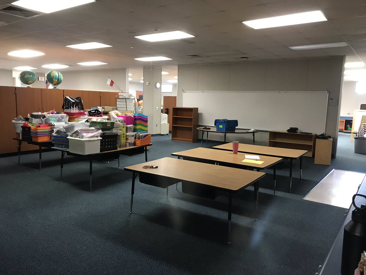 mrsrossonkinder's tweet photo. well.... my classroom is empty and my heart is sad but I’m so grateful for all the sweet moments with my 22 amazing kinders in this room!! #kindnessisourcompass #CFISDspirit @RobisonES https://t.co/jHmJLqtaqp