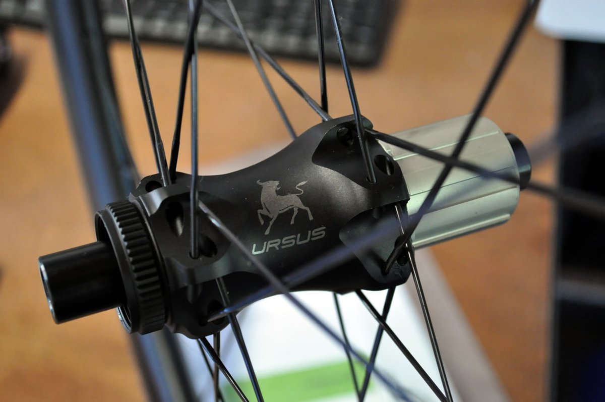 RedChilliBikes's tweet photo. Now that's a good start....
You just know the next Chilli bike build will be rather dandy when a set of Ursus TC37d full carbon wheels come out to play..!!
#redchillibikes #fr1 #custombikebuilds #yourbikeyourway #cycling #axminster #devon
@UrsusCycling https://t.co/pI4EUyPzUQ