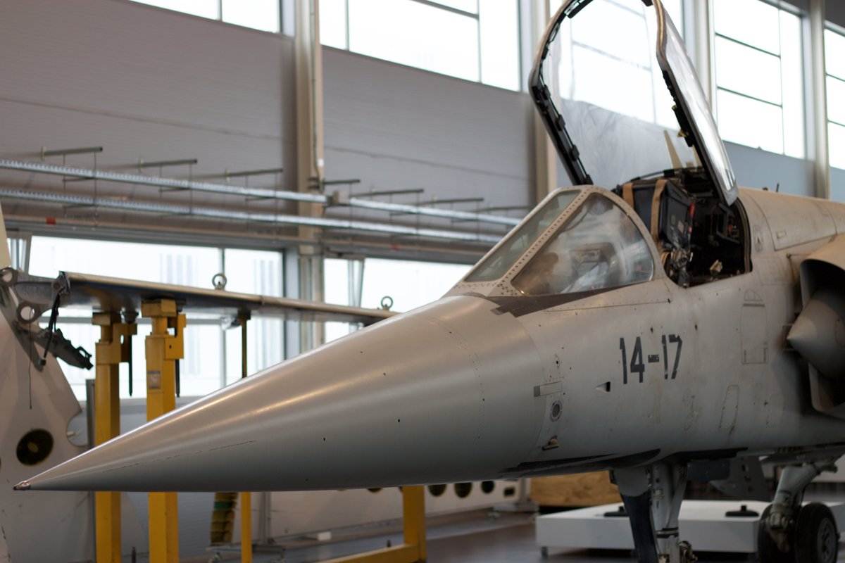 ETSIADI's tweet photo. La @ETSID pone a tu disposición el lab. Pedro Duque, unos 1000 m2, con 2 aulas informáticas, simuladores de vuelo, zona de taller, 1 Mirage F1, 1 Helicóptero BO-105, túnel de viento…

#ETSID #GRADOS #ingenieriadealtorendimiento https://t.co/hNHTYRVtIq
