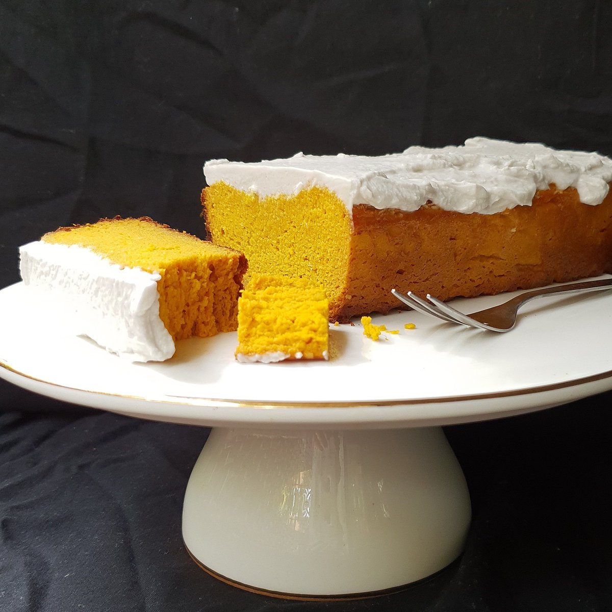 Glutenfree Pumpkin coconut cake with a coconut whip frost.🧡🥥

#cakes #pumpkincake #glutenfreecake