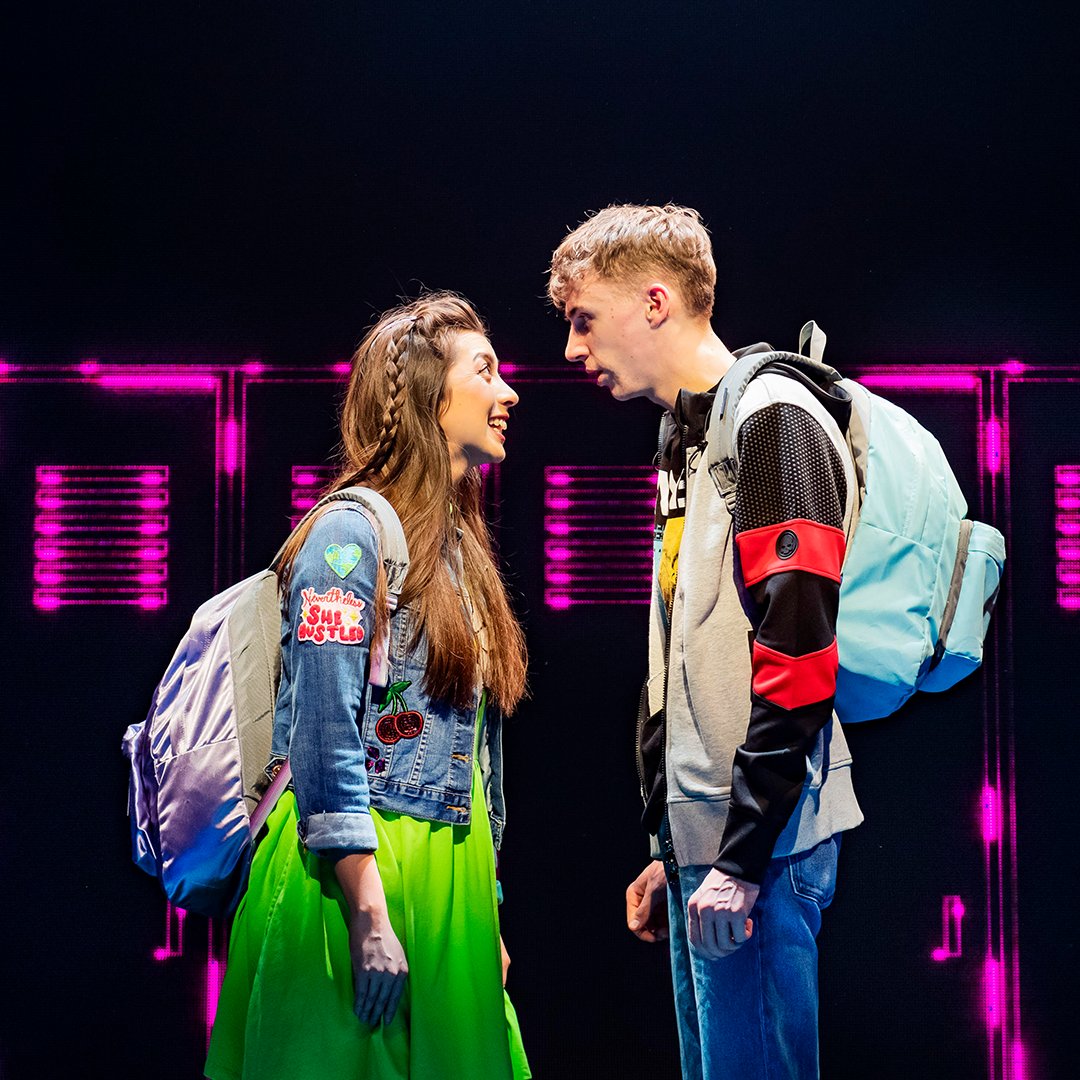 Join <a href="/BeMoreChill/">Be More Chill Musical</a>'s <a href="/MiracleSoChance/">Miracle Chance</a> at 6:30pm as she performs straight from her home to yours for #LeaveALightOn ⭐

You've got until 5:30pm to grab your tickets!

🎟️ thetheatrecafe.co.uk/event/leave-a-…