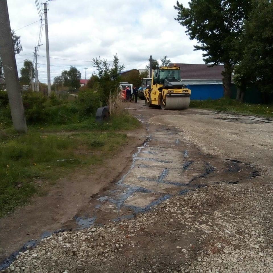 JdrAdm's tweet photo. На улице Транспортная специалисты МБУ "Дорремстрой" ведут работы по ремонту дороги горячим асфальтом.

Также, продолжаются работы по ремонту автомобильной дороги струйно-инъекционным методом в посёлке имени Карамзина. 
#Ульяновск #Ульяновскаяобласть #Железнодорожныйрайон https://t.co/I3qnDL5rU3