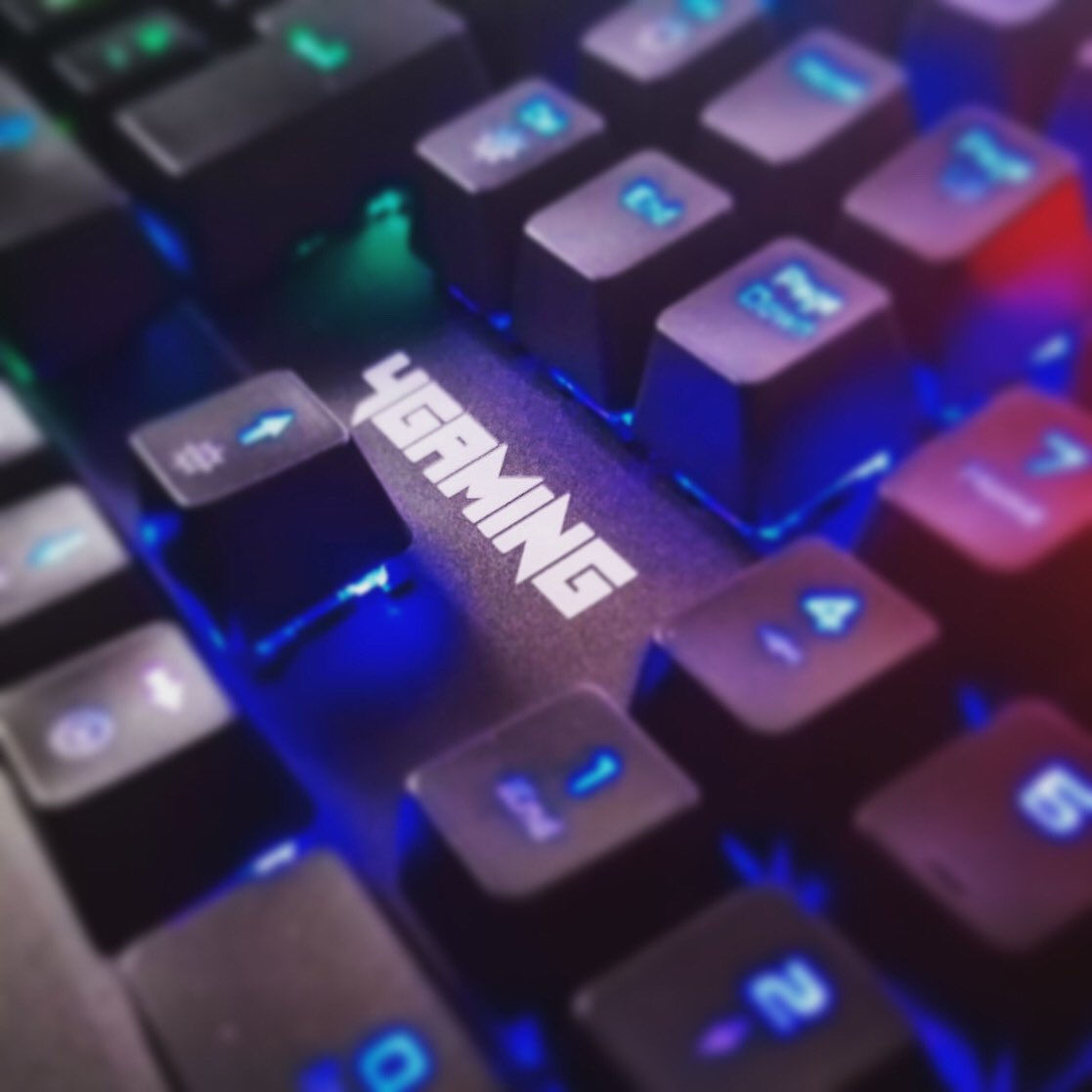 4GamingPC's tweet photo. Click click click click click 😌
#4gamingpc #4gaming #gamingpc #builtocompete #gamingkeyboard #keyboard #teclado #garuda #RGB https://t.co/g5jmcLGMQW