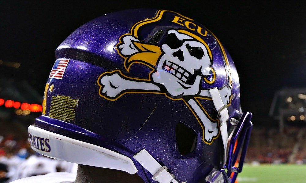 theaaronhesterr's tweet photo. Blessed to receive an offer from East Carolina University !
@Hest5353 @CoachBobbyRaul1 @FHSBeachFB @Rivalsfbcamps @rivalsmike @SWiltfong247 @HamiltonESPN @JohnGarcia_Jr @RivalsWoody @DemetricDWarren @SleeperAth1etes https://t.co/XVxnwUtwwy