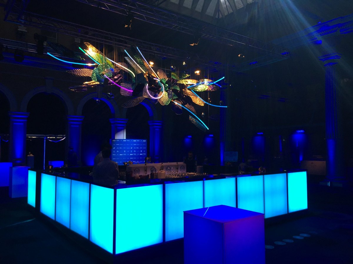 It’s not Thursday but we are throwing it back to this event last year which had a whopping 18ft square LED bar! WOW!! We cannot wait to be back and providing our bars for your amazing events!