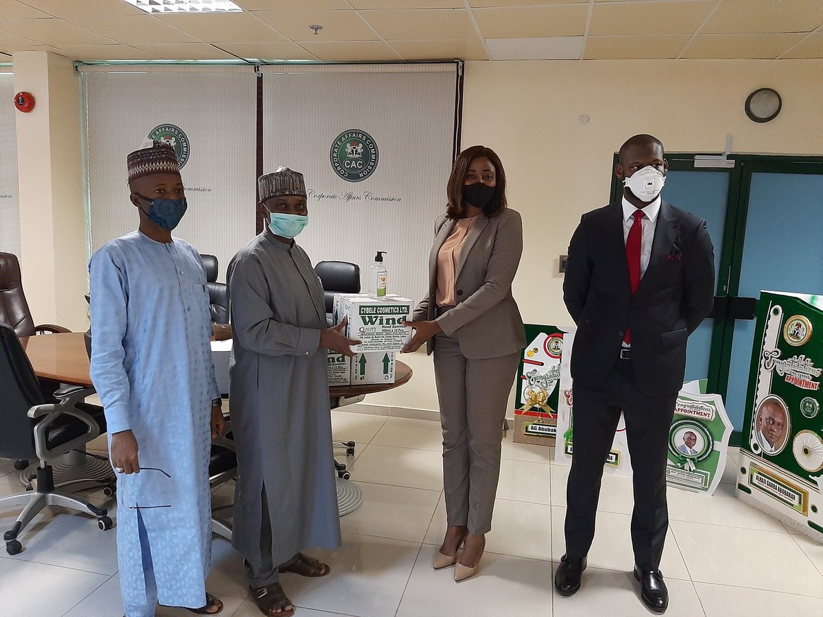 cacnigeria1's tweet photo. The Registrar-General, CAC, Alhaji Garba Abubakar receiving 5 cartons of hand sanitizer donated to the Commission by Aluko &amp; Oyebode Chambers. While presenting the items, Joke Aliu said the donation was part of their effort to help curb the spread of Covid-19 in the country. https://t.co/eeruFT3Ibl