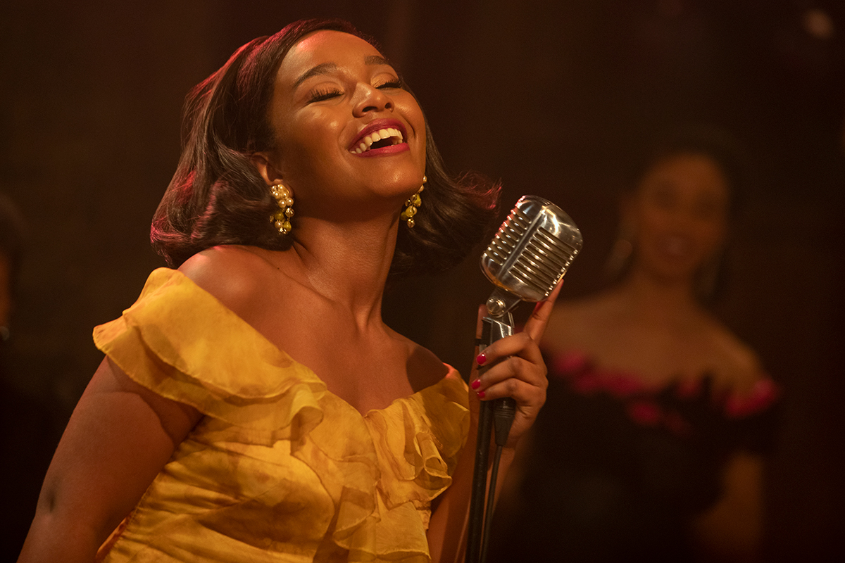 NetflixBrasil's tweet photo. Depois daquele final eu NÃO VEJO A HORA de ver o próximo episódio de #CoisaMaisLinda. Essas fotos já aqueceram um pouco meu coração. A segunda temporada chega dia 19 de junho! https://t.co/jLDcZyANHx