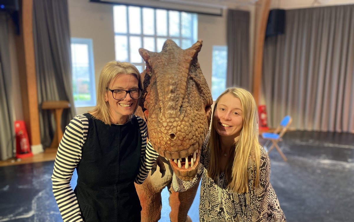 BedfordGirlsSch's tweet photo. It's #thankateacherday 🍎

A huge thank you to everyone in the #BGSCommunity who are providing vital support to children of Key Workers, our exceptional teachers who are delivering virtual lessons and still encouraging our students to think critically and achieve their goals. https://t.co/m0gsHekZNx