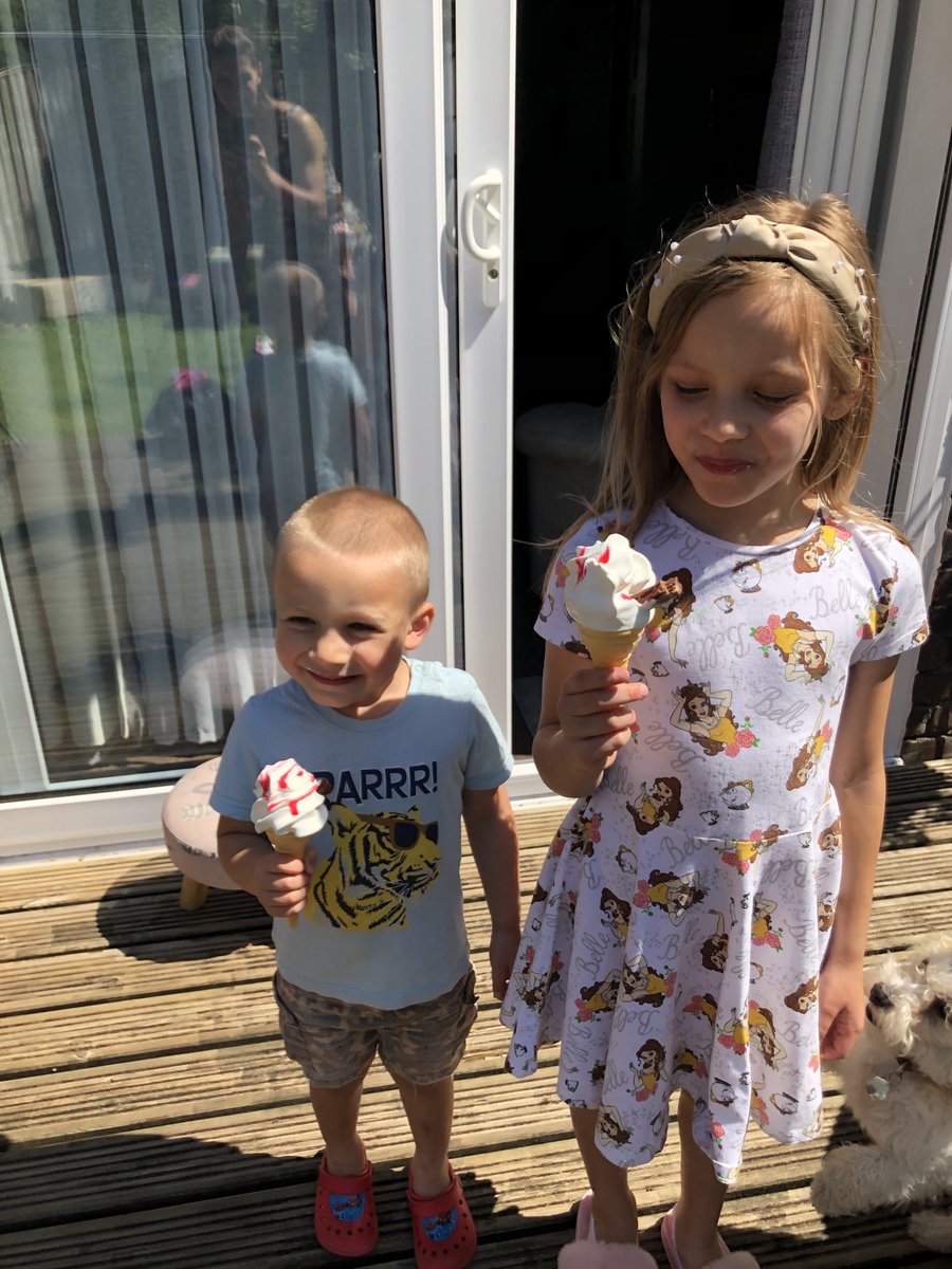 MartaEf6's tweet photo. Ice Cream Break!!!! ⁦@mesne_lea⁩ ⁦@MissAntrobus⁩ ⁦@BartholomewMiss⁩ https://t.co/a20JrBhx1T