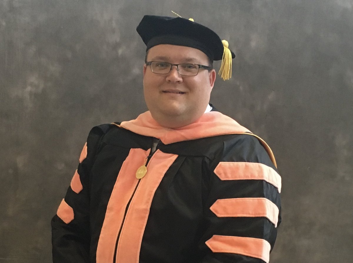 bkjordan84's tweet photo. Two years ago I completed my ultimate goal! Small town boy raised in rural NC that was mentored and coached by amazing leaders that encouraged me to never stop. Loved my time at MUSC! @MUSC_Alumni #DoctorofHealthAdministration @ReidsvilleNC #DHA2018 https://t.co/1wFwvA137T