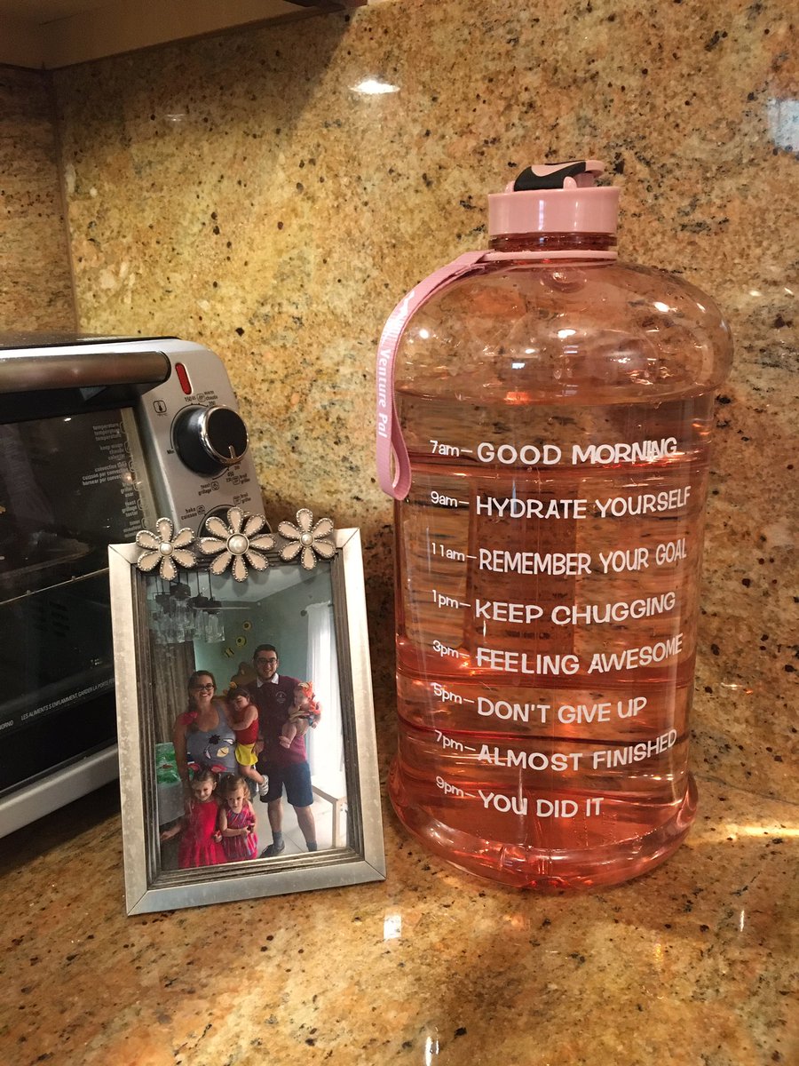 JmnzErin's tweet photo. I get up at 5 am and it’s literally impossible for me to get to the 7am mark before 8 or 9 😆 #gallonofwater #hydrate #waterfirstveggiesmost https://t.co/LyQLuZ3kdE