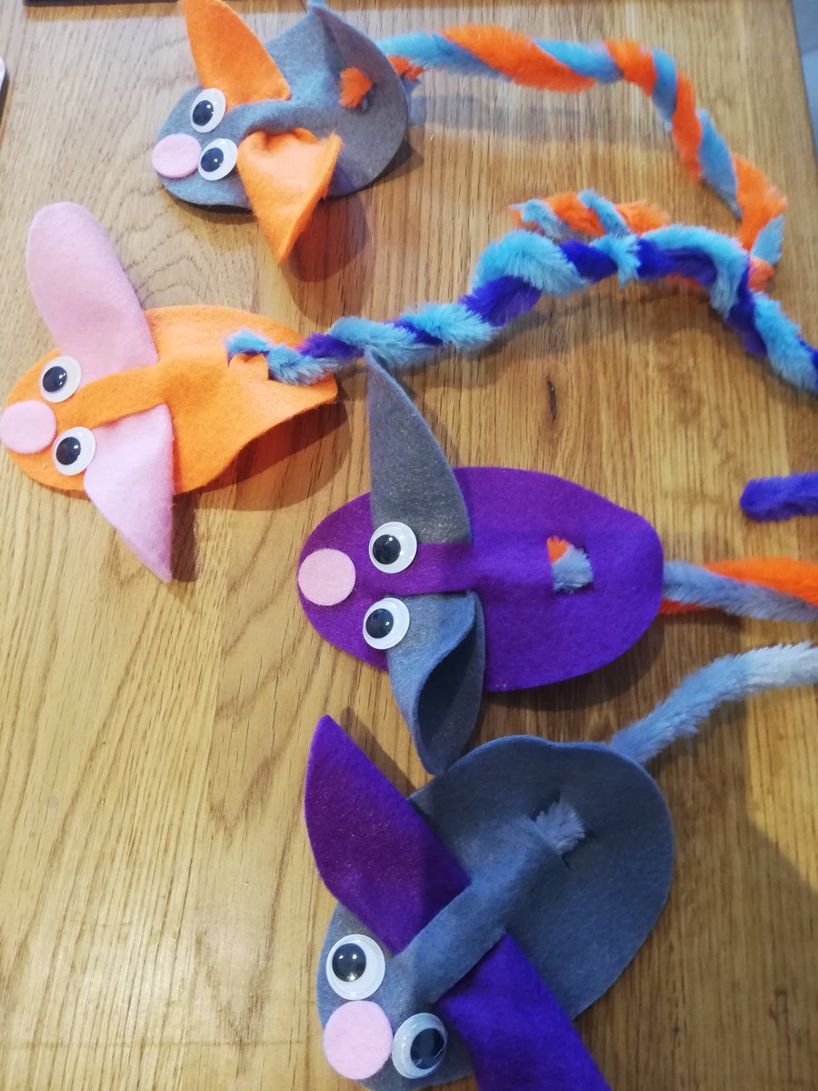 LILIJAKMA's tweet photo. @jns_san Amelie loves her little pets bunny. She also helping her little sister making little mices. https://t.co/0UwuGtJMJN