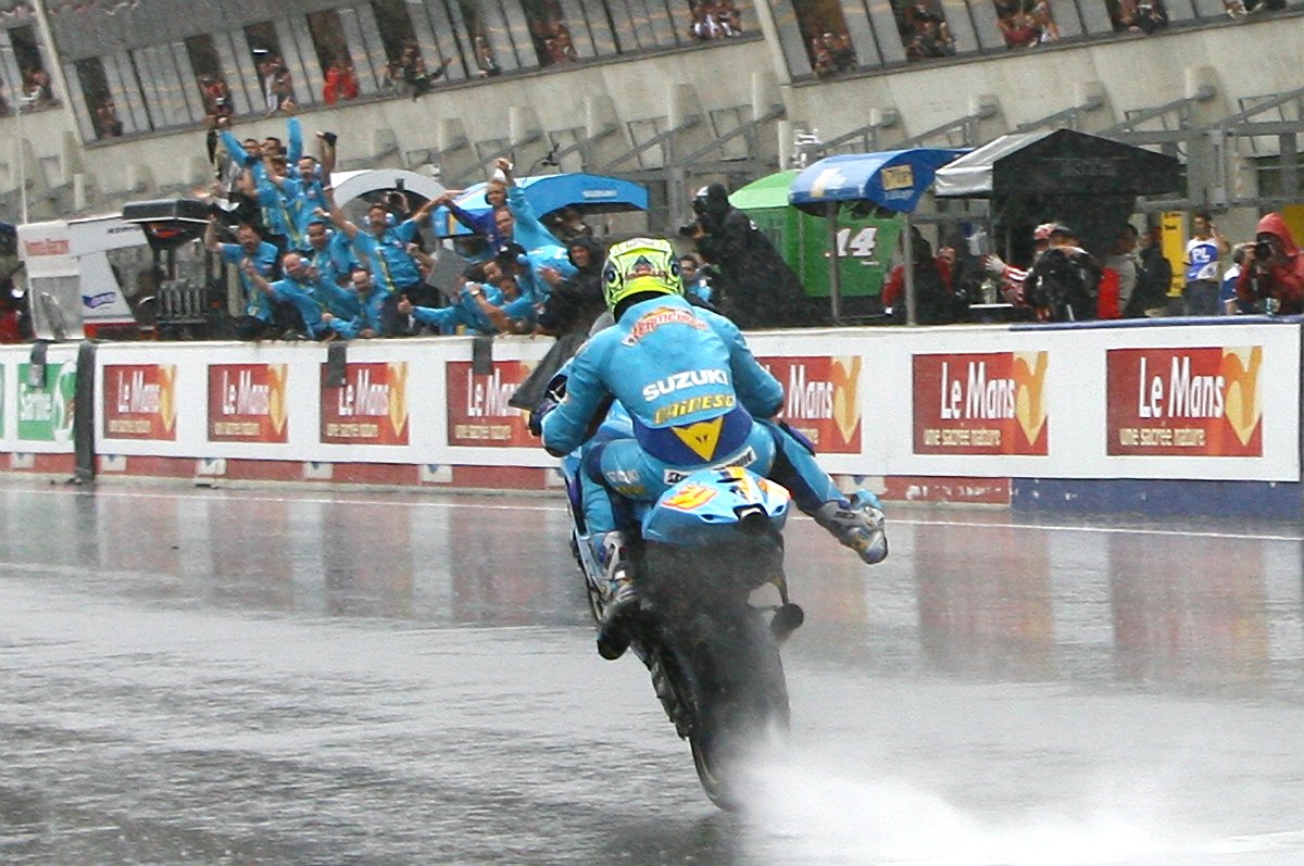 tim_walpole's tweet photo. @suzukimotogp @MotoGP @chrisvermeulen7 And seeing as it's #WheelieWednesday Here is number 71 taking the flag in fine solo wheel style. https://t.co/f6fvA2wM9W