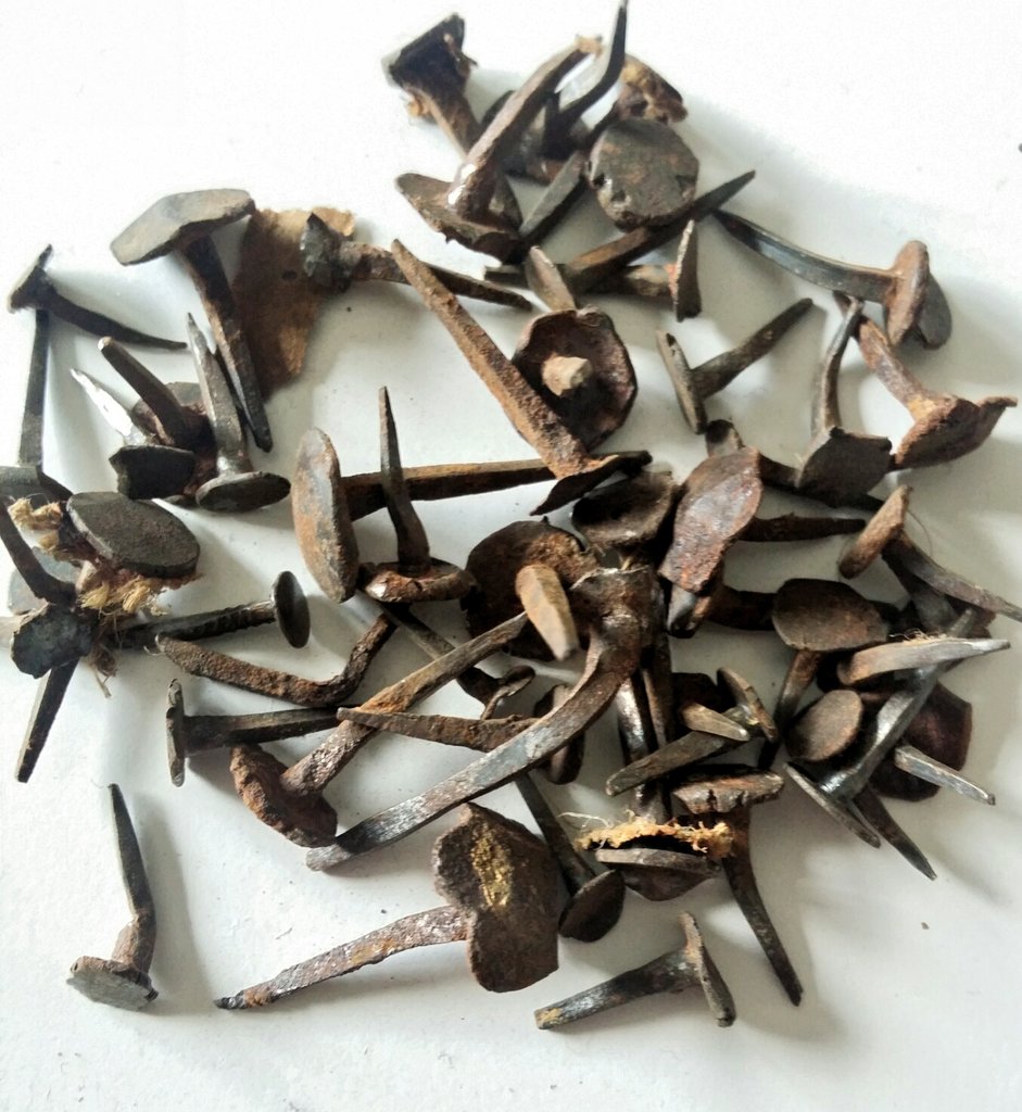 DrMartinPracher's tweet image. Hand - made nails vs. machine - made nails from elder stretchers. #TechnicalArtHistory