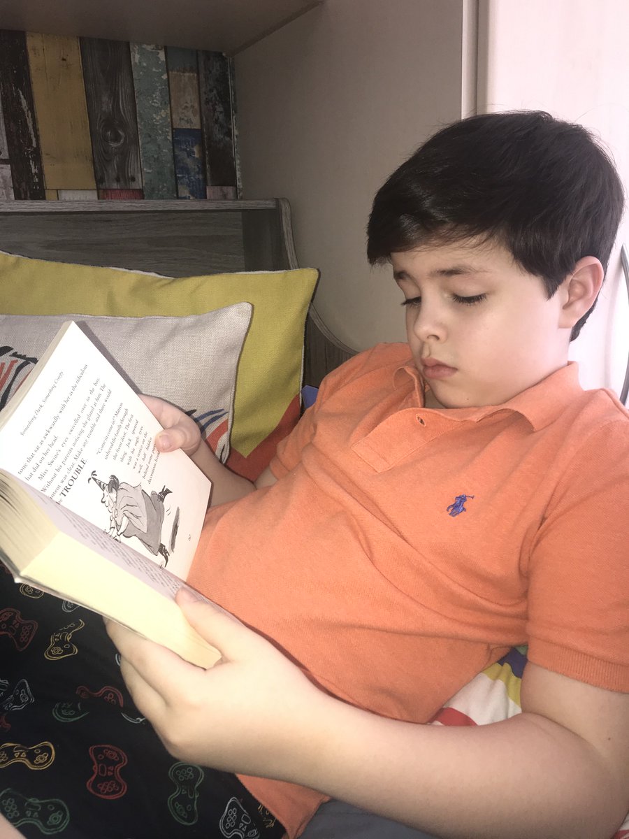 wooltonprimary's tweet image. Alex reading his book this morning🌞 #WPSLoveReading #WPSHomeLearning