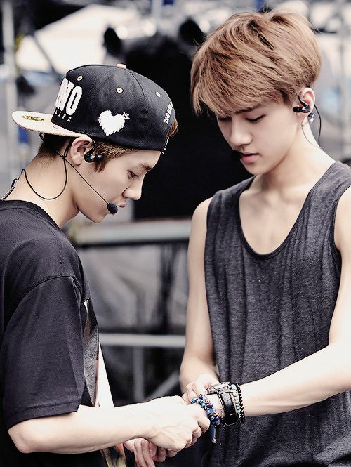 P88NiNi's tweet photo. #520HunHan เห็นแท็กนี้แล้วน้ำตาจะไหล คิดถึงมาก คิดถึงเวลาเขาอยู่ด้วยกัน หลายปีที่ผ่านมาหาฟิคอ่านตลอด กลัวคนเลิกแต่งด้วย โมเม้นก็เริ่มแห้ง แต่เรือฉันยังอยู่ ต่อหัวใจชิปเปอร์ทั้งหลาย เปียกปอน https://t.co/QgVs07iCUt