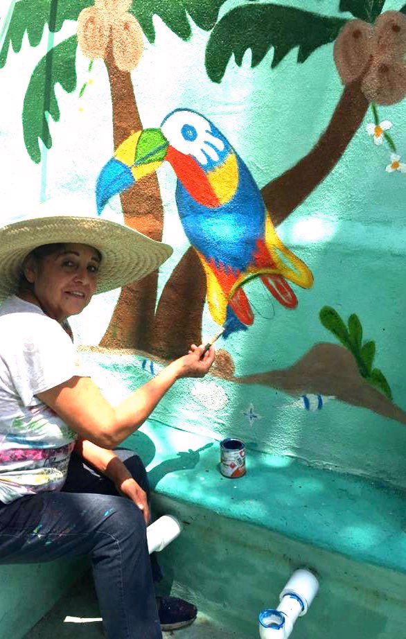 GGroxanaaguirre's tweet photo. 👉 ¡Hoy les doy los #BuenosDías al lado de mi mamá! Me ha mandado sus obras de arte. –Y lo son, sin duda–. Dibujar primero y pintar después en piedra porosa es un desafío! #MTY #SantiagoNL #CDMX  #SERHumano #GG Este tiempo la inspiró, núnca  lo había hecho. #SientoOrgullo https://t.co/BzVCIAnIPT