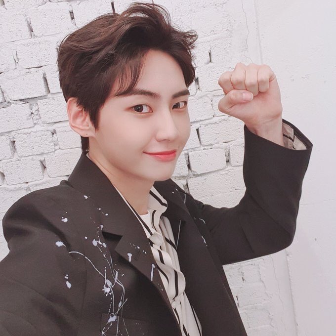 Jiao_Mandu's tweet photo. 🎉이진혁 솔로데뷔 200일 축하해🎉

#같이걸어온_이백일_더욱빛나는_내일

늘 진혁와 함께있어💙💙💙💙 https://t.co/WreBQRi2yd